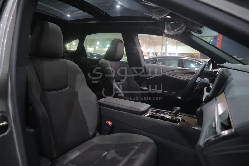 2024 لكزس أر إكس 350