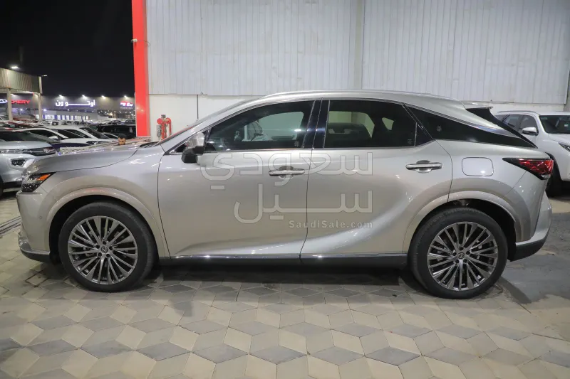 2024 لكزس أر إكس 350