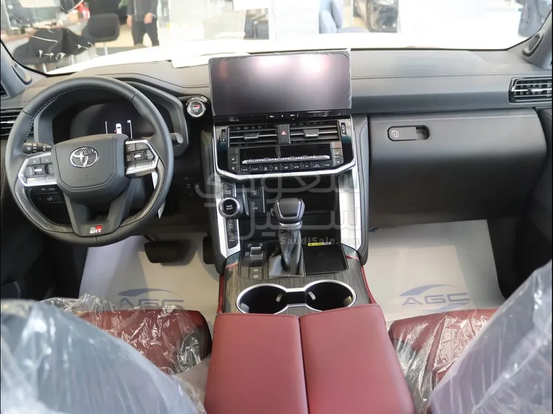 2025 تويوتا لاند كروزر جي ار سبورت