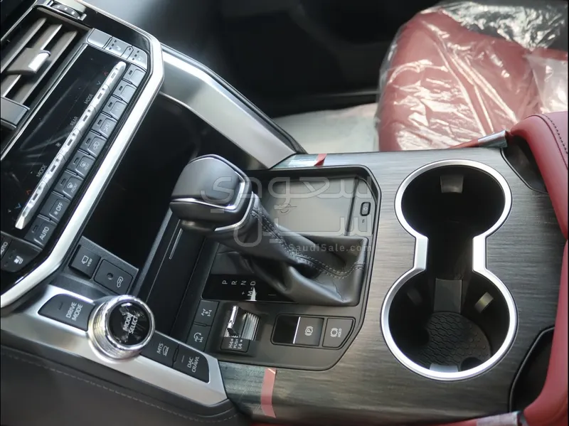 2025 تويوتا لاند كروزر جي ار سبورت