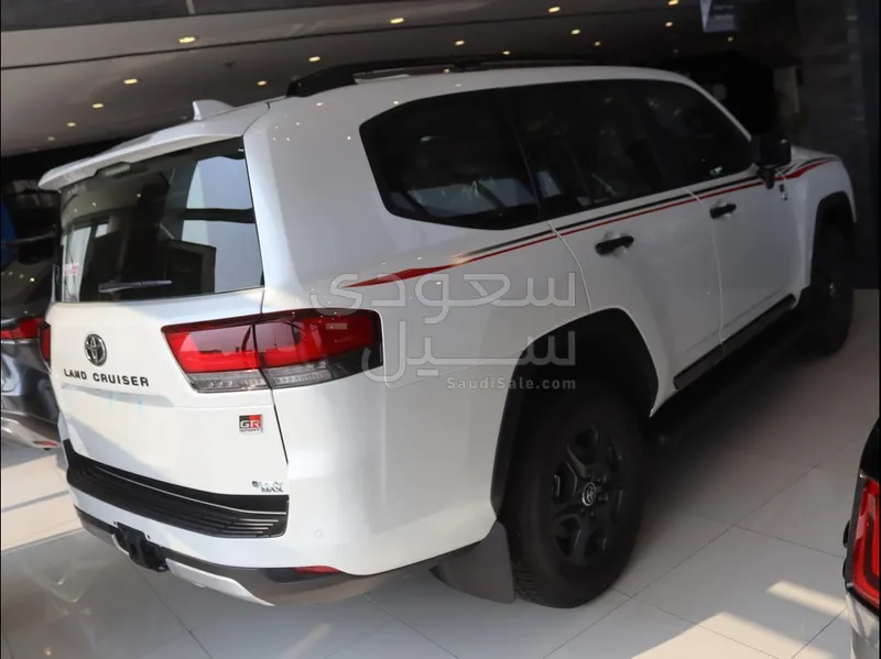 2025 تويوتا لاند كروزر جي ار سبورت