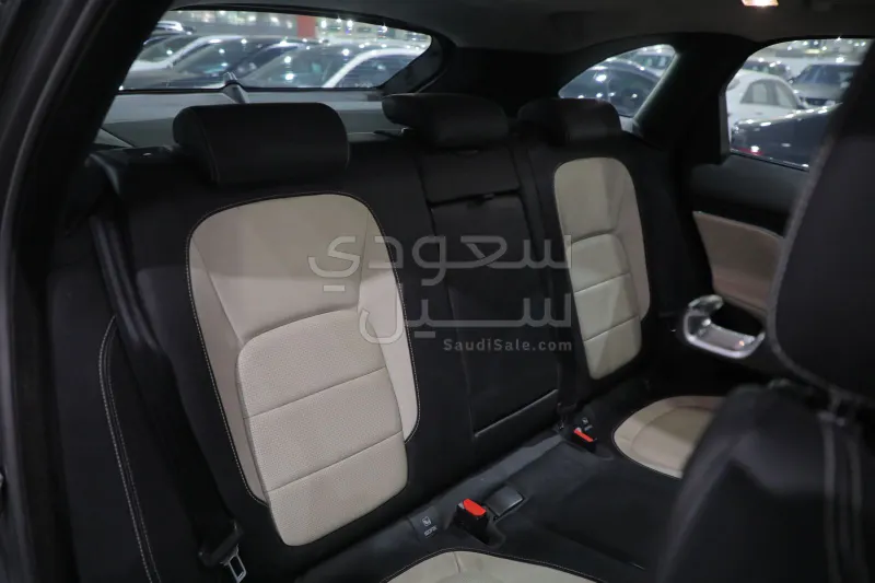 2019 جاكوار اف-بيس