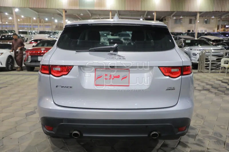 2019 جاكوار اف-بيس
