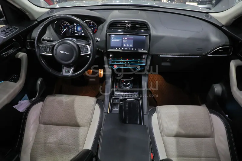 2019 جاكوار اف-بيس