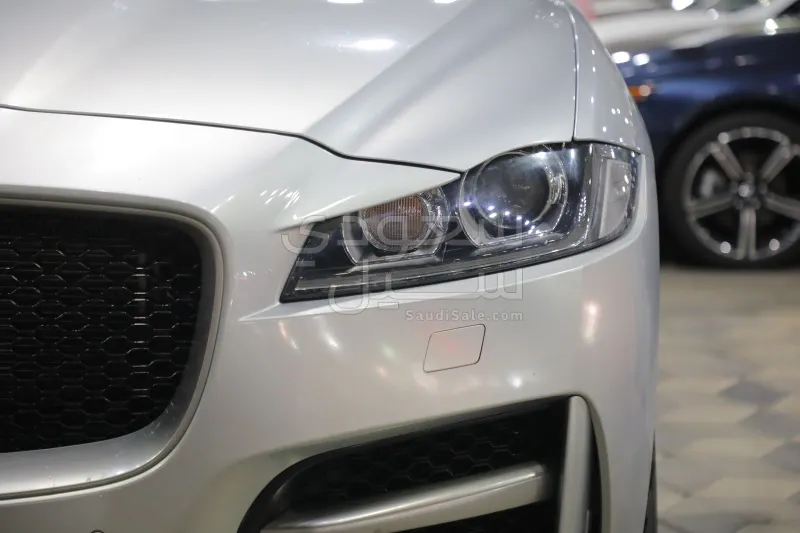 2019 جاكوار اف-بيس