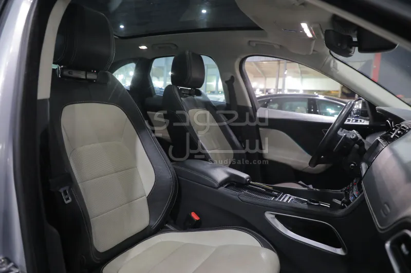 2019 جاكوار اف-بيس