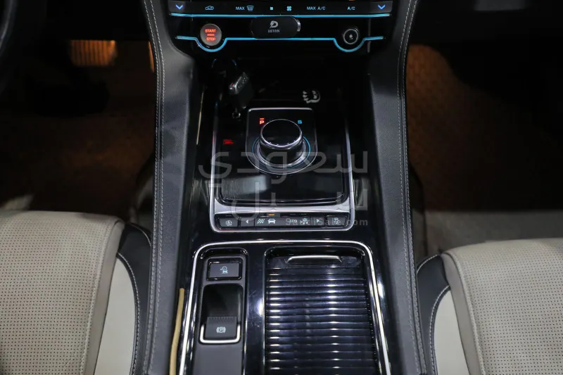 2019 جاكوار اف-بيس