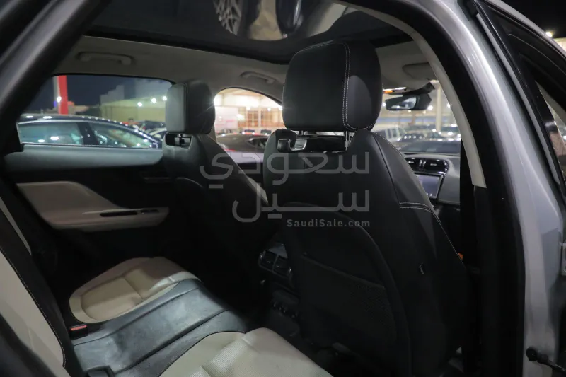 2019 جاكوار اف-بيس