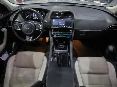 2019 جاكوار اف-بيس