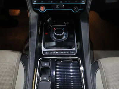 2019 جاكوار اف-بيس