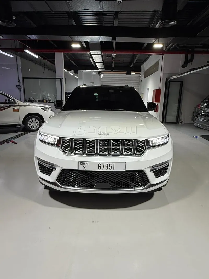 2025 جييب جراند شيروكي ساميت