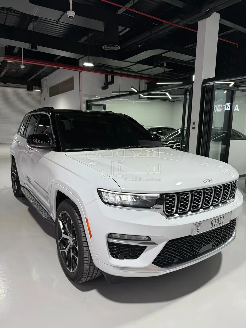 2025 جييب جراند شيروكي ساميت