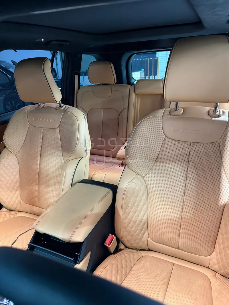 2025 جييب جراند شيروكي ساميت