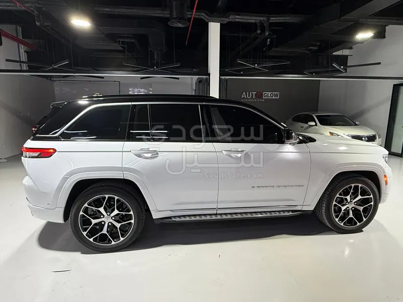 2025 جييب جراند شيروكي ساميت