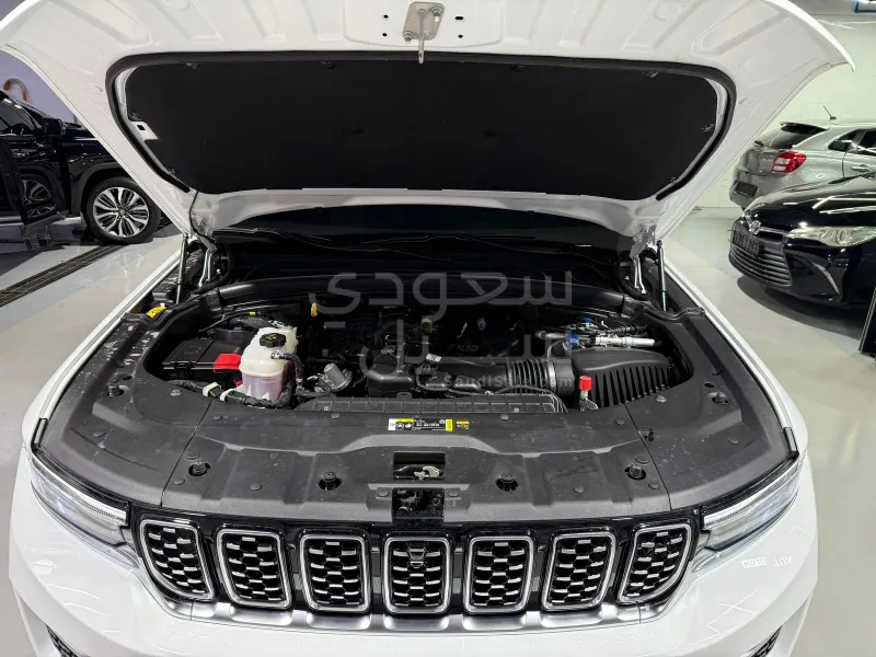 2025 جييب جراند شيروكي ساميت