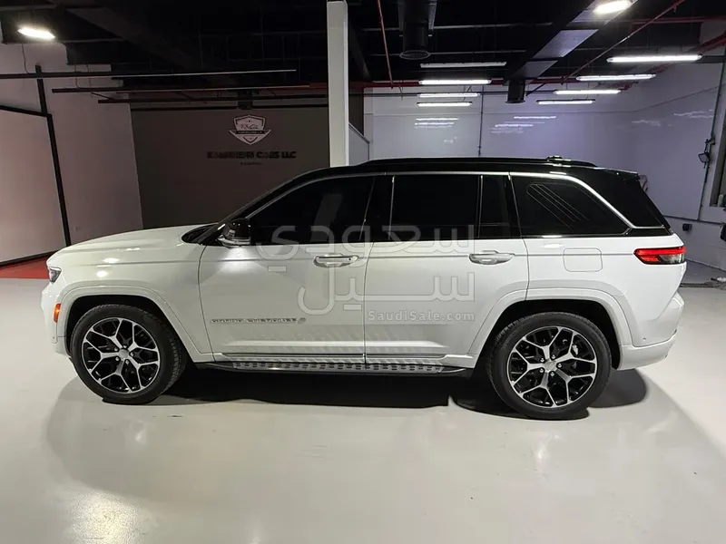 2025 جييب جراند شيروكي ساميت