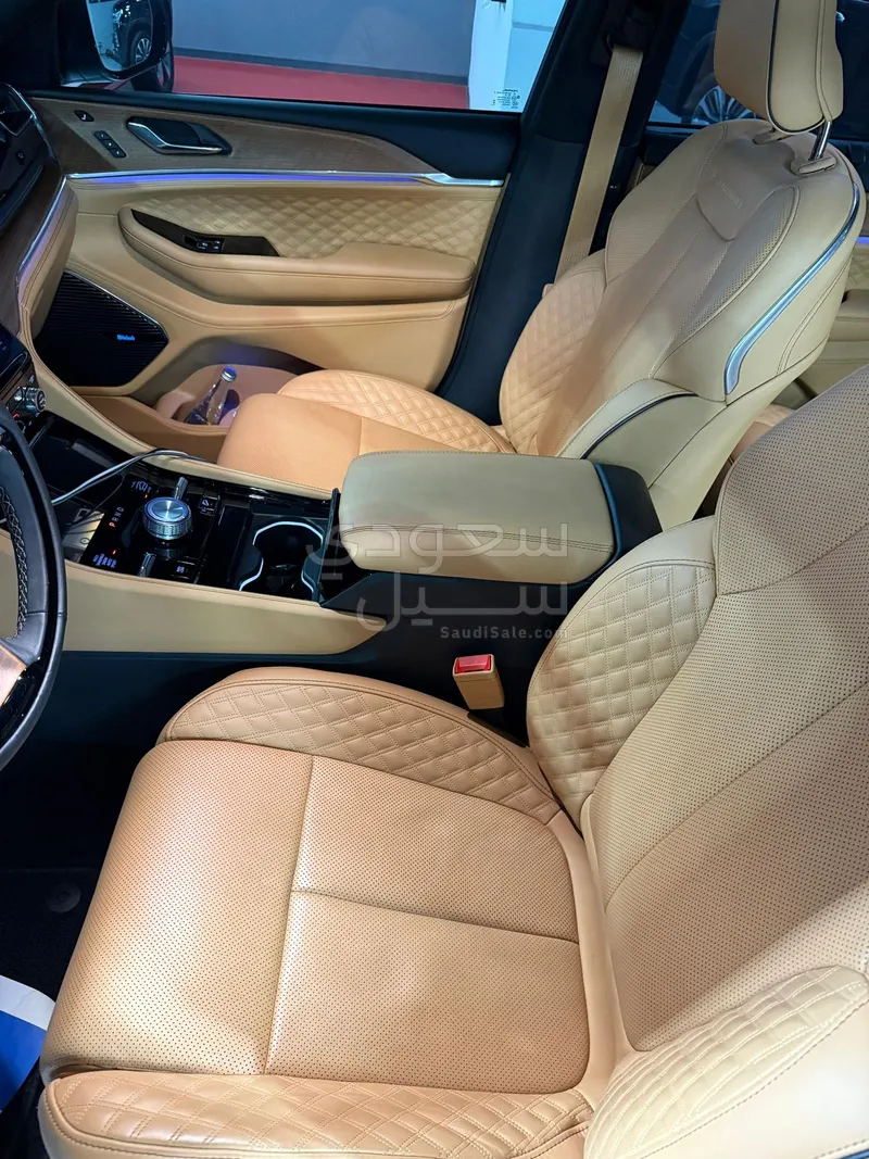 2025 جييب جراند شيروكي ساميت