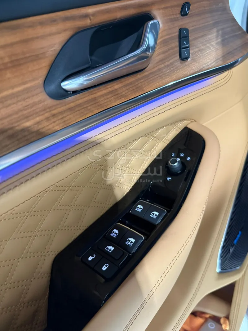 2025 جييب جراند شيروكي ساميت