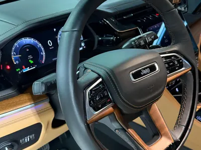 2025 جييب جراند شيروكي ساميت