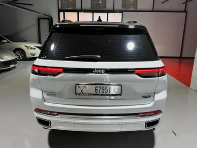 2025 جييب جراند شيروكي ساميت