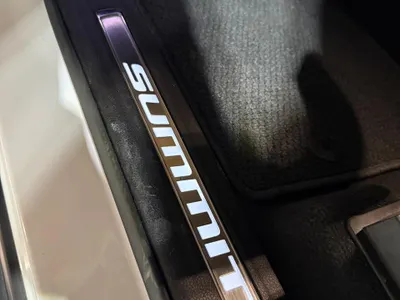 2025 جييب جراند شيروكي ساميت