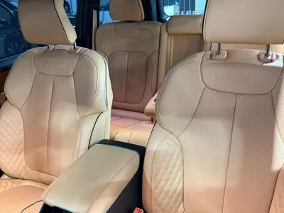 2025 جييب جراند شيروكي ساميت