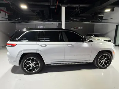 2025 جييب جراند شيروكي ساميت