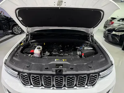 2025 جييب جراند شيروكي ساميت