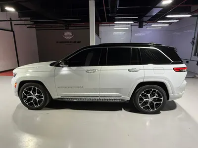 2025 جييب جراند شيروكي ساميت