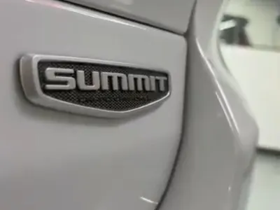 2025 جييب جراند شيروكي ساميت