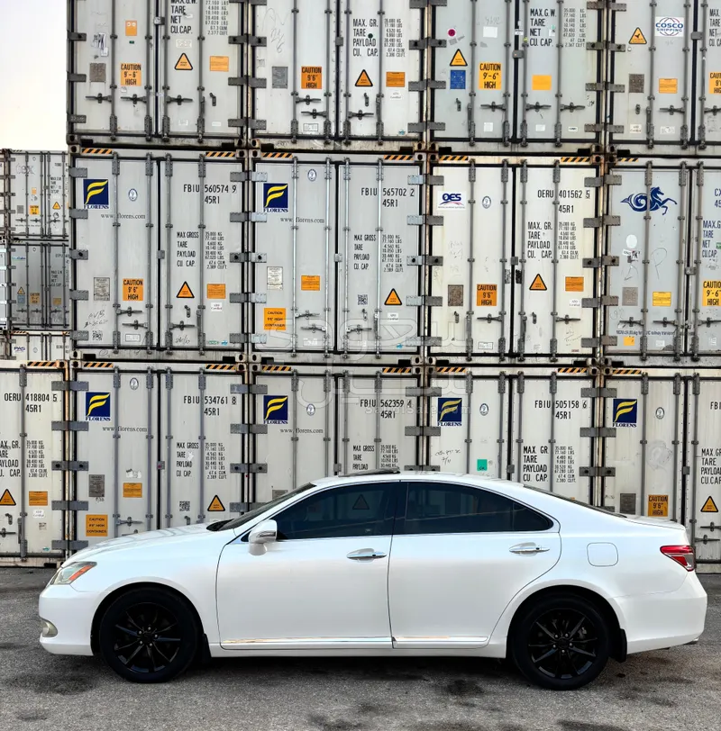 2011 لكزس إي إس 350