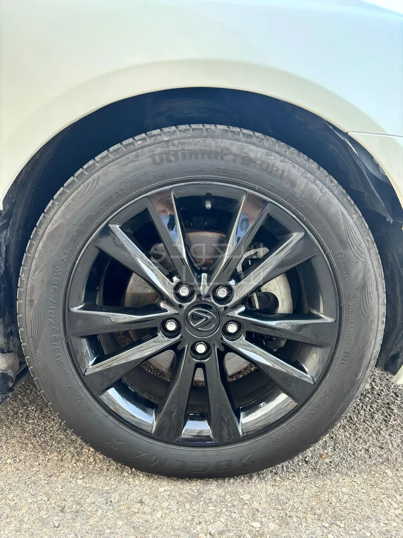 2011 لكزس إي إس 350