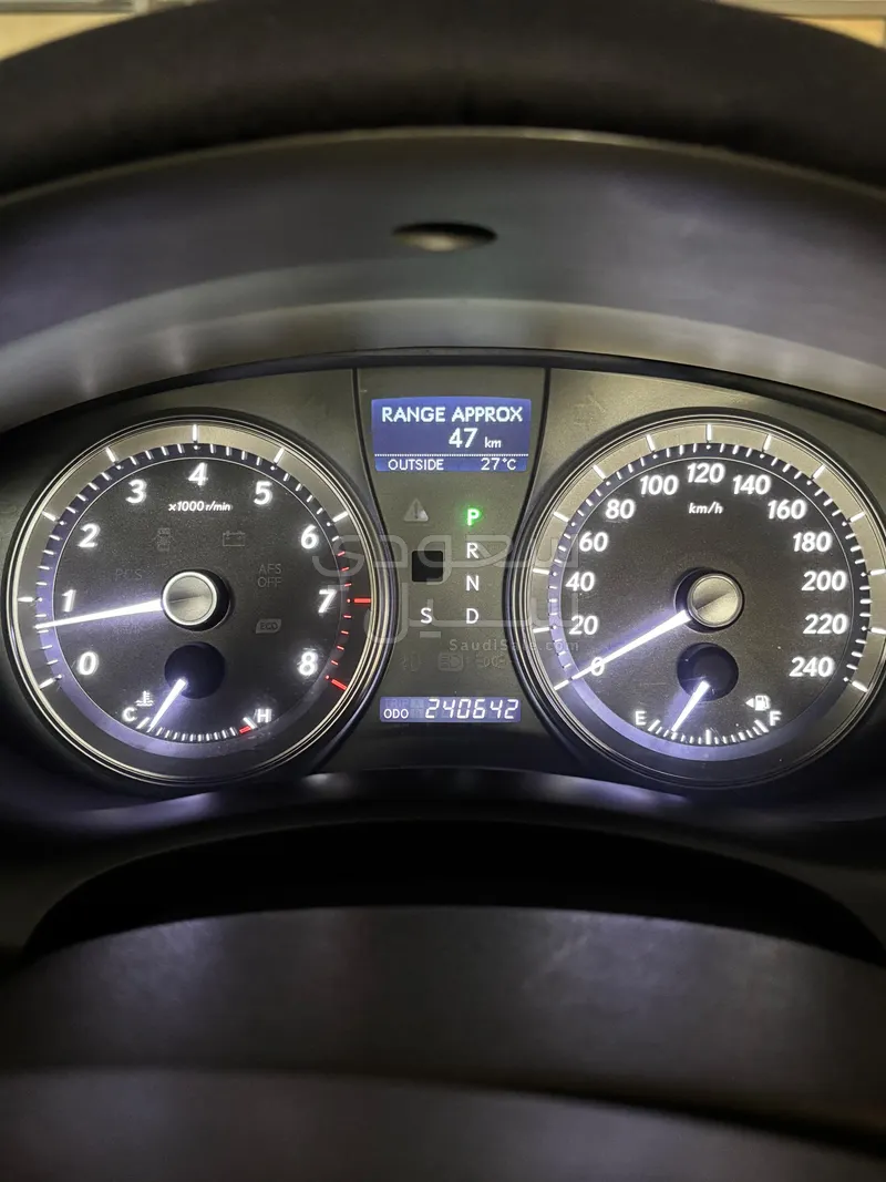 2011 لكزس إي إس 350