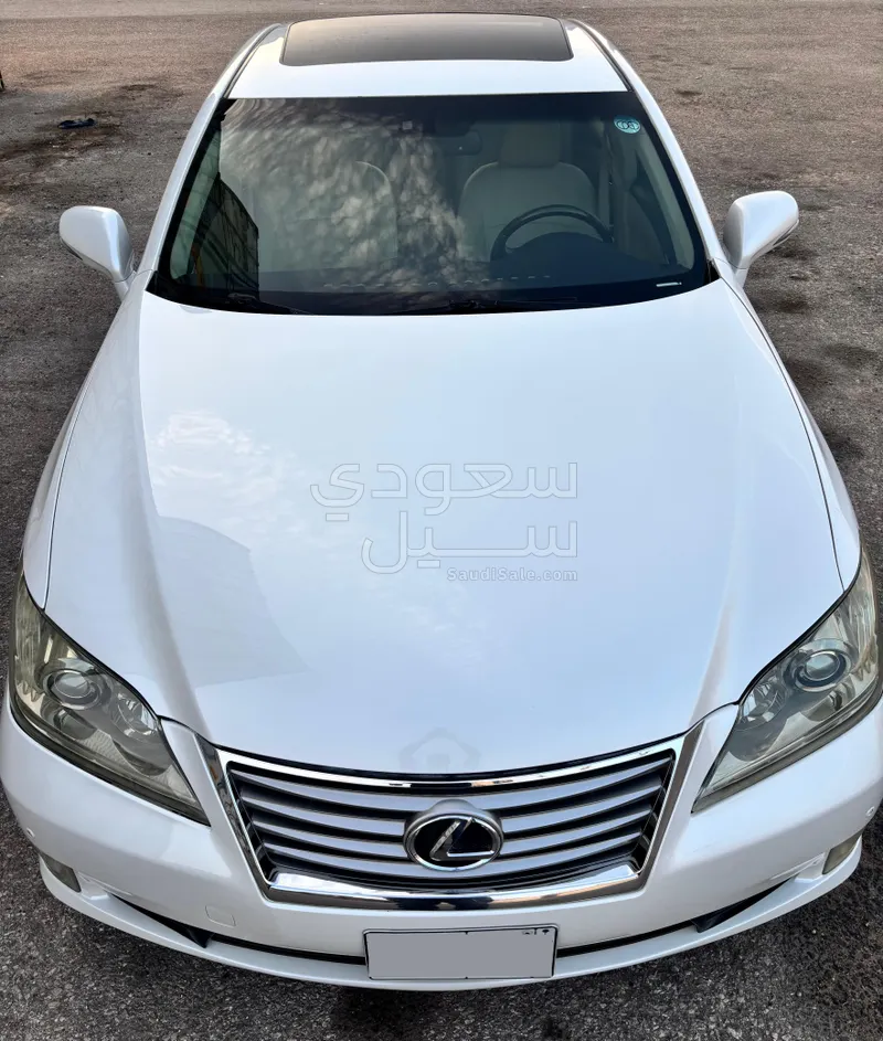 2011 لكزس إي إس 350