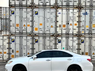 2011 لكزس إي إس 350