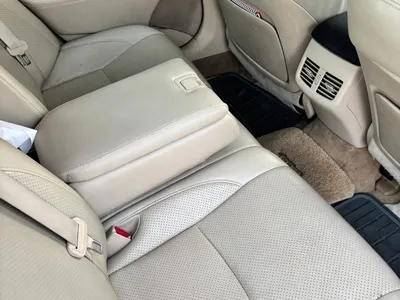 2011 لكزس إي إس 350