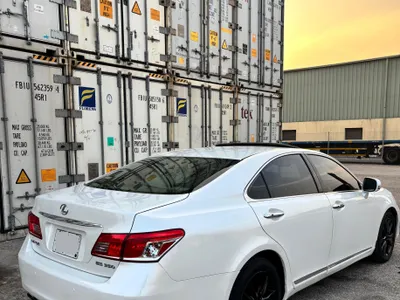 2011 لكزس إي إس 350