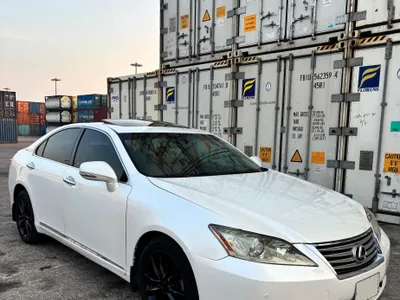 2011 لكزس إي إس 350