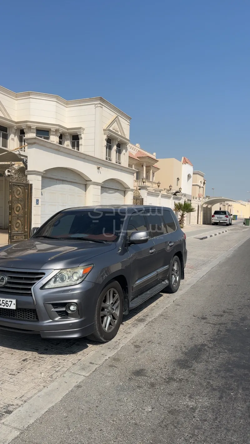 2014 لكزس إل إكس 570 اس