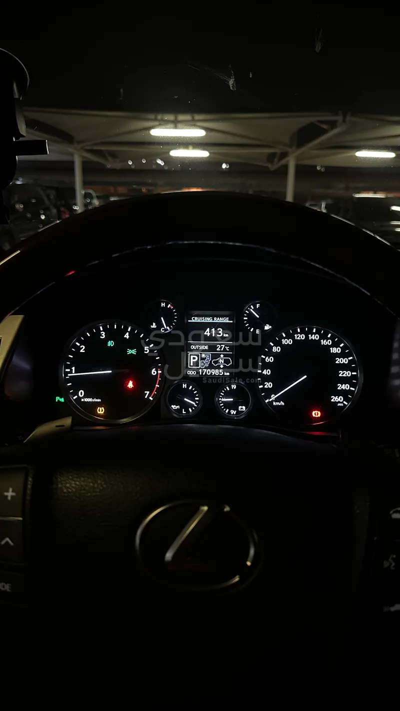 2014 لكزس إل إكس 570 اس