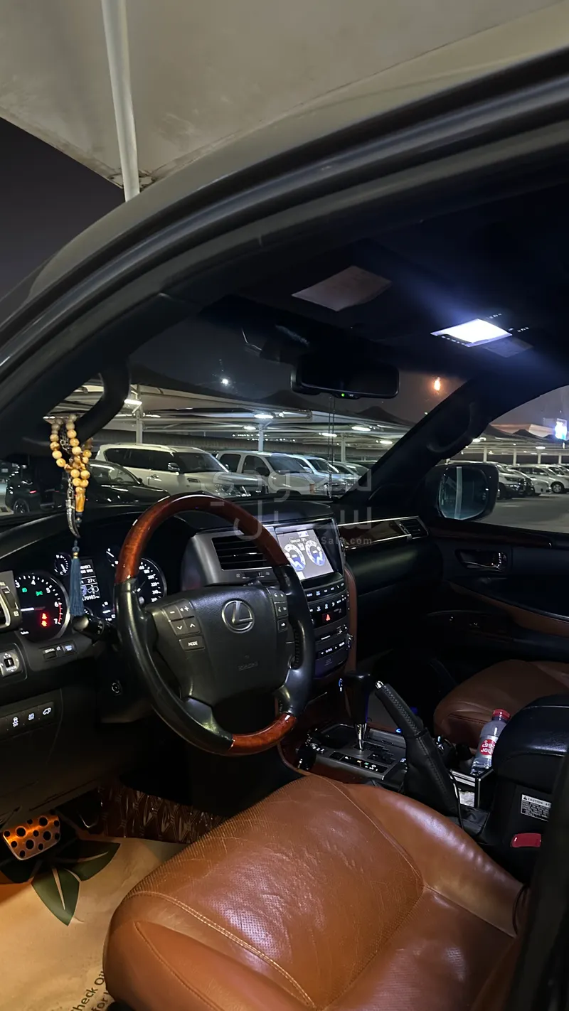 2014 لكزس إل إكس 570 اس