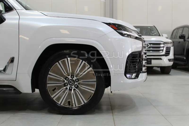 2025 لكزس إل إكس 600