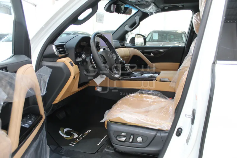 2025 لكزس إل إكس 600