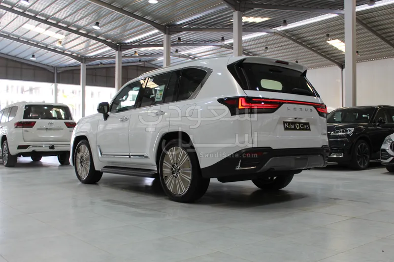 2025 لكزس إل إكس 600