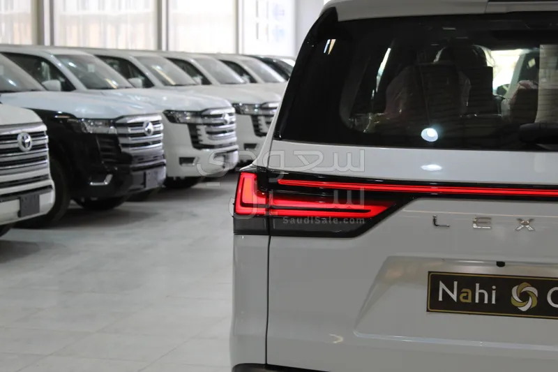 2025 لكزس إل إكس 600