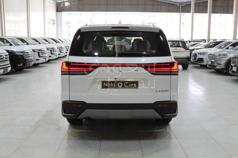 2025 لكزس إل إكس 600