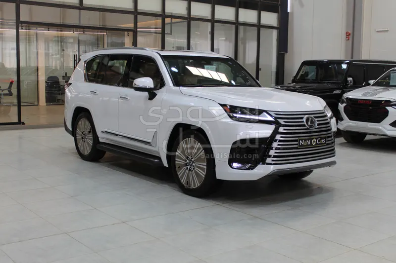 2025 لكزس إل إكس 600