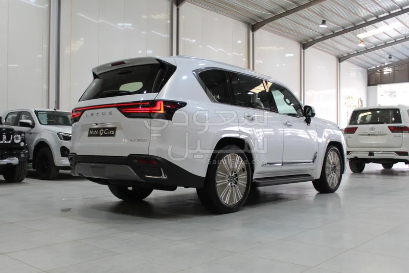 2025 لكزس إل إكس 600