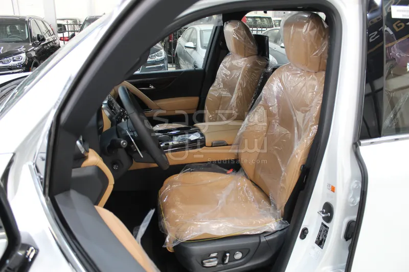 2025 لكزس إل إكس 600