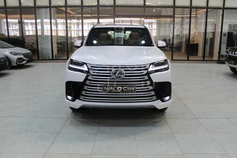 2025 لكزس إل إكس 600